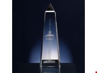Laser in glas. Obelisks